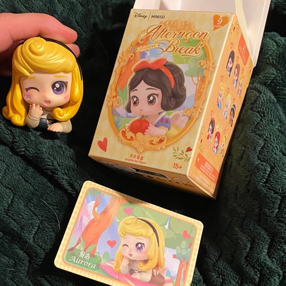 CUTE Disney Miniso Aurora Figure - Picture 2 of 6